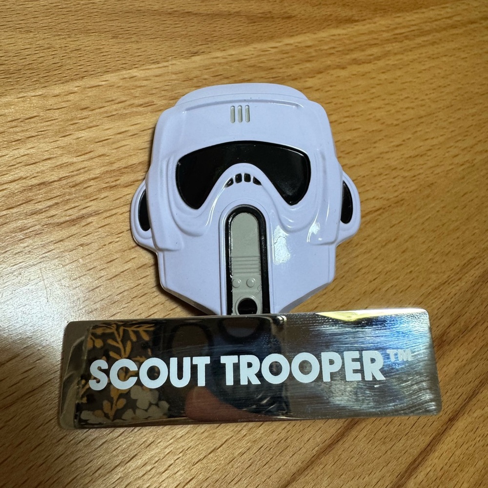 NWOT Disney Star Wars Helmet Series Pin Scout Trooper LE 4000